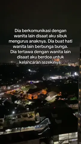 Ya, aku sadar aku masih menyayanginya, tapi juga terkadang ku pikir mencintai tidak seharusnya sehancur ini. #4u #masukberandafyp #fyppppppppppppppppppppppp #repost 