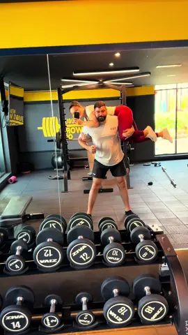 Couples lift together 🏋️‍♀️ #coupleworkoutchallenge #coupleworkout #couplegym #gymcouples #gymcouple #lifttogether #fitcouples 