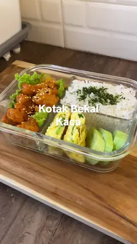 Lebih suka Lunch box kaca, karena mudah dibersihkan, menjaga makanan tetap higienis dan terjaga rasa nyaa. Lunchbox nya aku pake dari @eatkit.id   #idemenuharian #menukeluarga #lunchbox #kotakbekal #kotakbekalkaca #eatkit 
