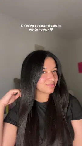 Me hice un pequeño corte de puntas y en la parte de adelante me hice un degradado.  #haircareroutine #haircutting #cabellodegrafilado #HairCareTips #cuidadodelcabello #cuidadocapilar 