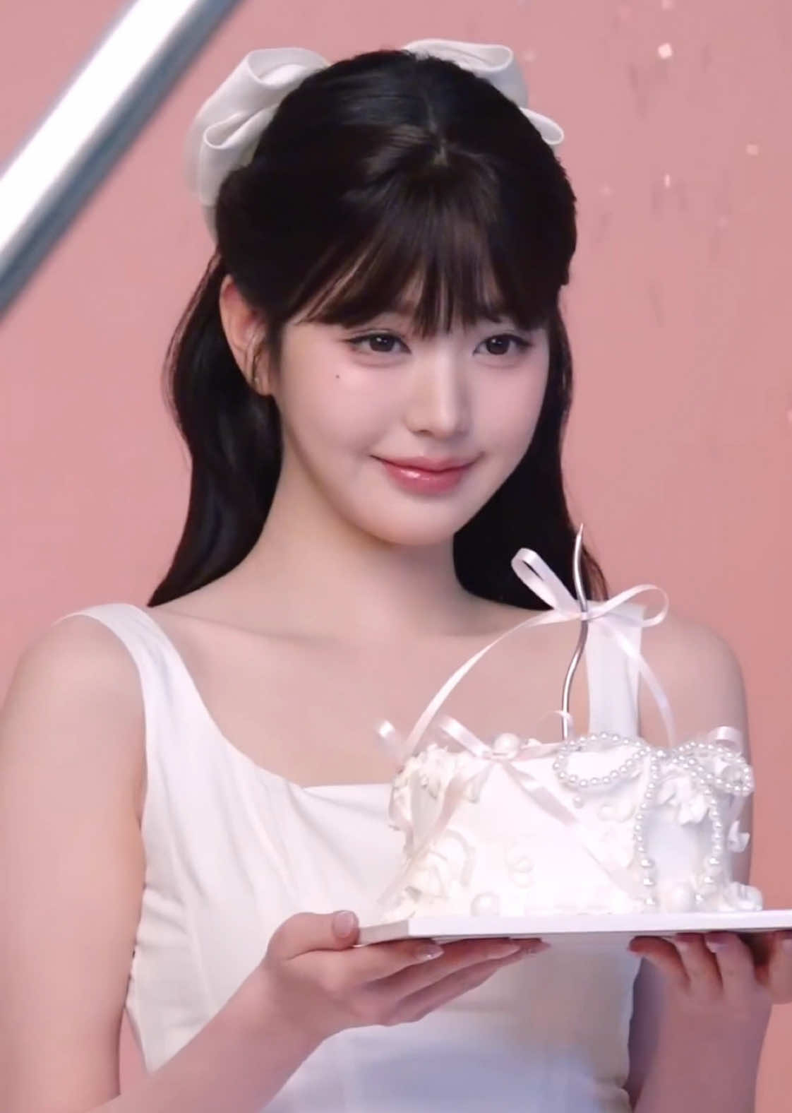 She looks like a beautiful bride 🤍🎂 #วอนยอง #Wonyoung #JangWonyoung #IVE #아이브 #장원영 #dashingdiva 