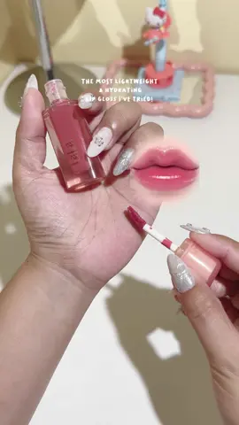 I just love glosses that are not sticky, lightweight and hydrating! Makes the lips looking juicy. 🫦 And bonus part, it leaves a subtle stain. 😌💓✨ @Laka Jelling Nude Gloss in Grape Ring • it looks more coral rather than a hint of purple on it • hydrating and juicy looking finish! • one swipe and pigment shows instantly • i love the sweet fruity smell 😌 Love makeup & skincare? Shop now and pay less with this rewards code ⤵️ • OLIVEYOUNG/YESSTYLE rewards code: 𝗠𝗝𝗕𝗟𝟭𝟮𝟬𝟮 Thank you @YesStyle @YesStyleInfluencers for this sponsored product! #fypシ #YesStyle #YesStyleInfluencers #YesStyleReview #Laka #lakajellingnudegloss #lipgloss #lippie #kbeauty #koreanmakeup