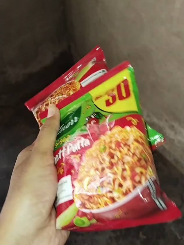 khnay ty ha hi brown hi sahi🥹#paitpoja #noodles#minivlog #repost #dontunderreviewmyvideo #fypppppppppppppp #share #funny 