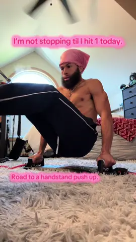 I’ve wanted to do this for a long time. Finally succeeded. Wasn’t the best rep but it’s only up from here. Whatever it is that you want. Go get that 💩!! #turbotate#handstandpushup#motivation