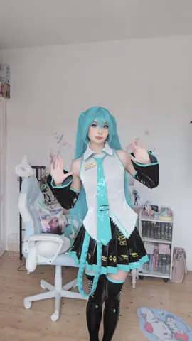 radioo videoo #hatsunemiku #cosplayhatsunemiku #cosplayer #cosplayer #cosplay #cosplay #miku #vocaloid #miku 