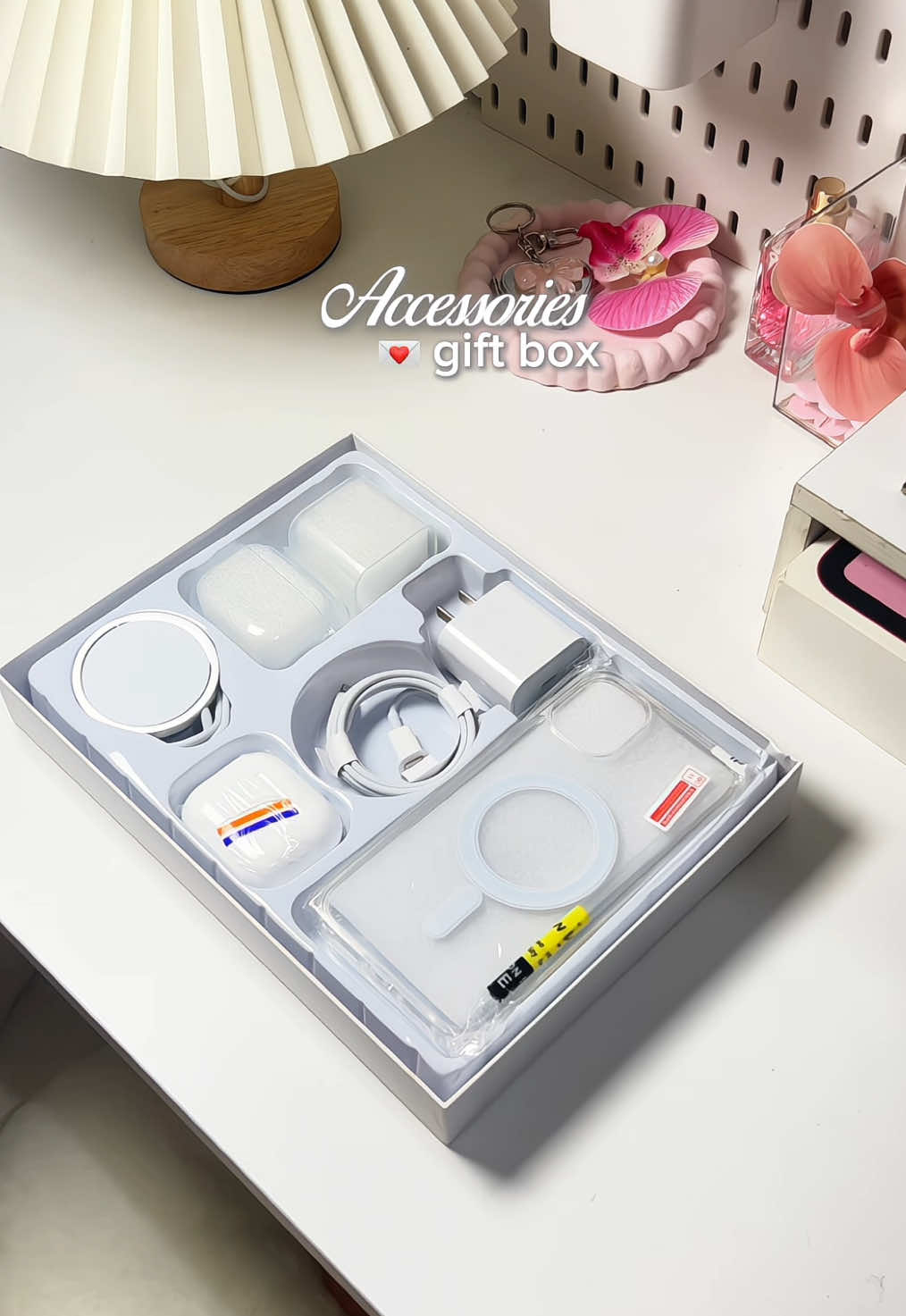 all accessories you need is here 🤍💫 | perfect gift box indeed 💌 #iphoneaccessories #giftbox #accessoriesgiftbox #iphonegiftboxset #iphone11 #giftideas #appleaccessories #viral #trending #fyp 
