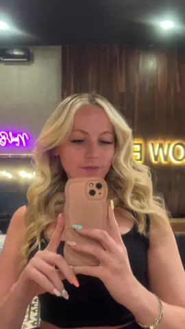 Come get my hair done with me  @Blow Bar 🤩💇‍♀️💗 #blowbarbali #blowbar #indonesia #travelvlog #traveltiktok #traveltok #travel #travelling #fyp #hairtok #hairstyle #hair #hairdressers #hairsalon #hairtransformation #balitravel #bali #canguu #canguuhairsalon 