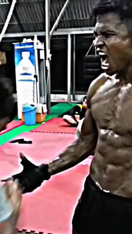 Lo llaman el dios tailandés del KO” #GodOfKO #BuakawBanchamek #R79sports #MuayThaiLegend #FuriaTailandesa #muaythai #k1 #ko 