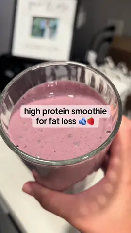 coming to you with a high protein smoothie! 🥰 i usually make this for breakfast if I don’t have time to make anything and have to be out the door fast 🏃🏻‍♀️  my clients often say they don’t have time in the mornings to make breakfast, this is just one of many high protein options that i offer them when they need something quick and easy yet still want to hit their protein goals! 🫶🏼   i offer 1:1 coaching for busy women who want to lose body fat and build a nice booty and finally feel confident in their clothes! 💃🏻 if you’re interested, DM me the word “BADDIE” and we’ll get you started girly 🥰  #nutrition #Fitness #fitnesscoach #onlinefitnesscoach #gym #workout #gymgirl #latinabusinessowner 