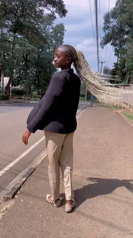Peep my blonde boho knotless braids done by @Nafula ❣️  and my ootd🙈#veegwanalia 