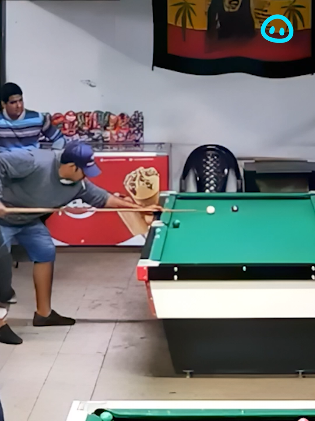 Hacky Sacking the pool ball back to the table 😎 Licensed by ViralHog, filmed by @barcasinoroyale #pool #billiards #trickshot 