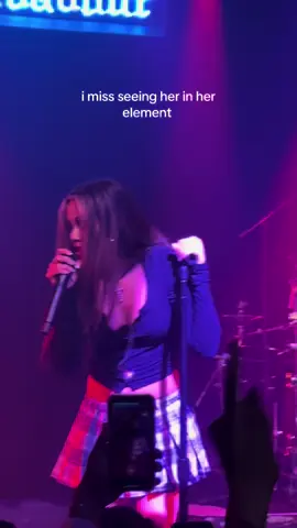 come back home the kids miss u @Maggie Lindemann !!! - @lifesupportdiaries #maggielindemann #maggielindemannfan #fangirl #concert 