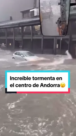 💦 Lluvias intensas y calles completamente inundadas este mediodía en Andorra. La tormenta ha dejado imágenes impresionantes, con una granizada que ha caído con fuerza y ha complicado la circulación en algunos puntos. 🌧️ El tiempo nos ha recordado hoy que el verano en la montaña puede ser tan imprevisible como intenso. ¿A ti también te ha pillado la tormenta? ¡Cuéntanos cómo lo has vivido! 👇 🎥 @meteopyrenees  🎥 Grup Virtus Unita Fortior 🎥 @termesmarc