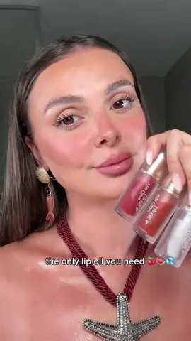 ✨ My new everyday lip oil - from a fresh berry kiss to a cozy fig glow, swatching all 3 shades from the new @AXIS-Y Vita Glow Lip Oil Trio 💧Hydration, comfort & shine in every swipe, skincare for your lips 💕
 
 💄 Chilled Berry, Cozy Fig, Dreamy Olive
 (Plus: don’t miss the limited-edition mini bag gift!)
 
 #AXISY #AXISYlipoils #inthemoodforglow #lipcare #exfoliation #lipswatched #lipcareroutine #brushinglips #lipbrushing #liphack #makeup #makeuplook #makeuplooks #makeuptransformation #makeuptips