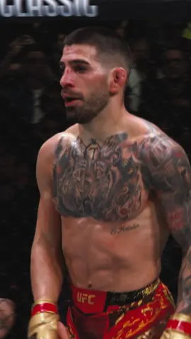Ilia Topuria defended his featherweight championship belt in spectacular fashion and is ready for his second belt 😮‍💨 #UFC #mma #iliatopuria