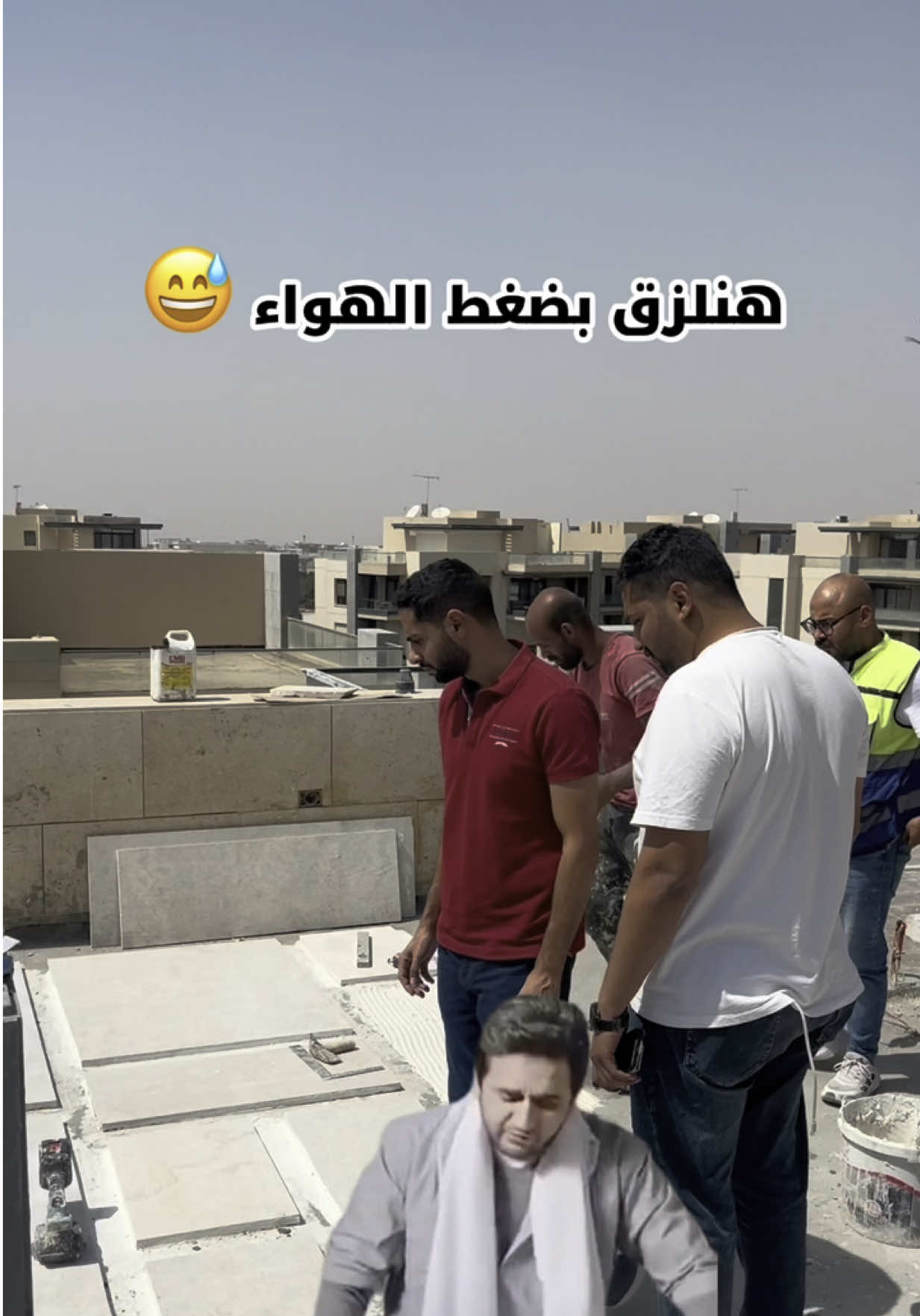 هنلزق البورسلين بضغط الهواء 😅😂 #تشطيب #تشطيبات #ديكور #رخام #بورسلين #eslam_alaa_studio #decor #decoration #marble 