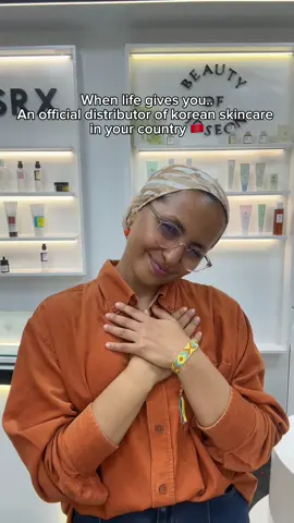 K-drama lovers, this one’s for you 💖🍊 ✨ Fast delivery (24–48h) all over Morocco ✨ Free shipping on orders over 350 MAD ✨ Cash on delivery available 🛒 Order now via our website (link in bio) or DM us directly! #beautystation #Officialdistributor #koreanskincare #kbeauty 