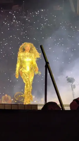 POSTING BC PARIS HAS BEEN GETTING TOO MUCH LOVE COME BACK TO CHICAGO BEY IM BEGGING YOU  #beyonce #cowboycarter #beyhive #cowboycartertour #beyoncé #viral #foryou #trend 