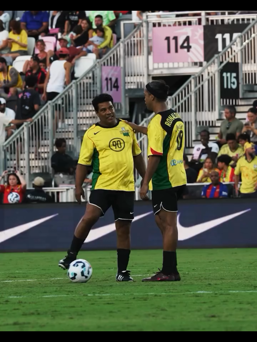 Família! 🇧🇷🤙🏾 #ronaldinho #soccertiktok #r10 