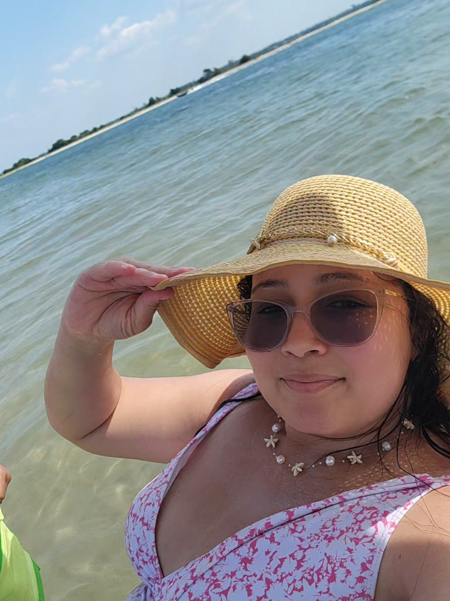 Replying to @jaquelin.cc  los pecesitos nos estan mordiendo los pies 😍 que ricoooo #wrightsvillebeach 