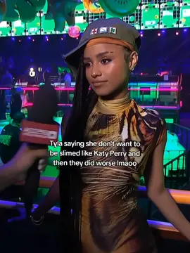 katy one was more violent tho #katyperry #kidschoiceawards #tyla 
