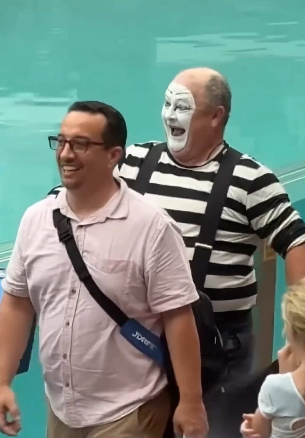 #tomthemime #seaworld #seaworldmime 