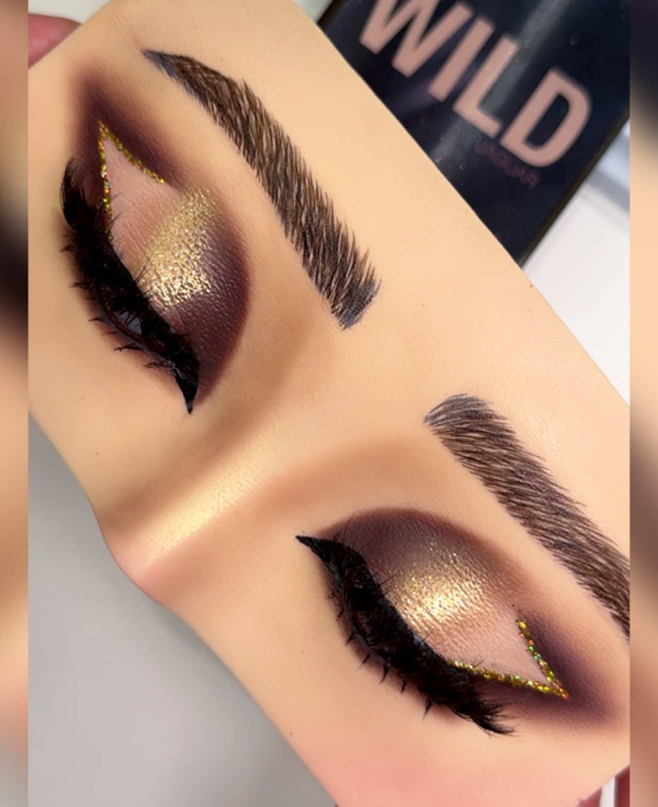 @Huda Beauty Wild eyeshadow palette @docolorofficial brushes @SACHEU Beauty UK blush ,colour (01 I’m cute) #eyemakeup #eyemakeuptutorial #eyeshadowtutorial #makeup #beauty #fyp #foru 