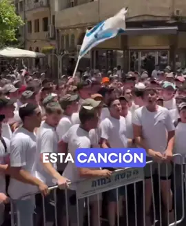 ¡NO TENEMOS MIEDO! EL SECRETO DE ISRAEL ESTÁ EN ESTA CANCIÓN🦁 Muchos se preguntan: ¿cómo puede un país tan pequeño seguir en pie, con tanta alegría, incluso en tiempos difíciles? La respuesta está en nuestra NESHAMÁ COLECTIVA: ¡no tenemos miedo, somos como un LEÓN! Cantamos. Bailamos. Vivimos con EMUNÁ. ¡Y eso nos hace invencibles! ❤️🇮🇱😇 Para ser parte de la fuerza de la PAZ 👉 Escribí la palabra PAZ en los comentarios 👉 O mandala por WhatsApp a este número: +972524973070 #luz #vida #bienestar #yolo #israel #baile  #cancion #jerusalem 