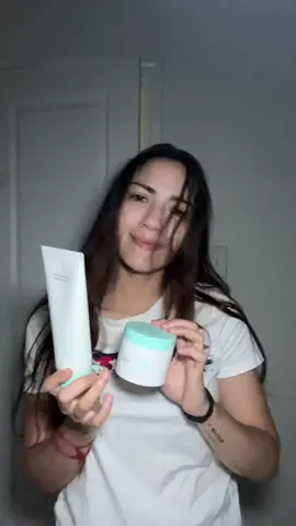 Skincare that effectively helps you target your skin concerns ✨ feat by you cleanser and clay mask set 🧚🏻‍♀️🩵 @featbyyou_global **Why Your Skin will LOVE it!** - Brightens and fades acne scars - Hydrates and calms sensitive skin - Strengthens the skin barrier - Reduces irritation and redness  #featbyyou #claymask #cleanserskincare #cleanser #mask #skincare #acneproneskin #acneskincare #SkincareEssentials #SkincareRoutine #AcneProne #SensitiveSkin #KoreanSkincare #AustralianSkincare #KoreanAustralian #KBeauty #AcneSkincare #AcnePositivity #AcneJourney
