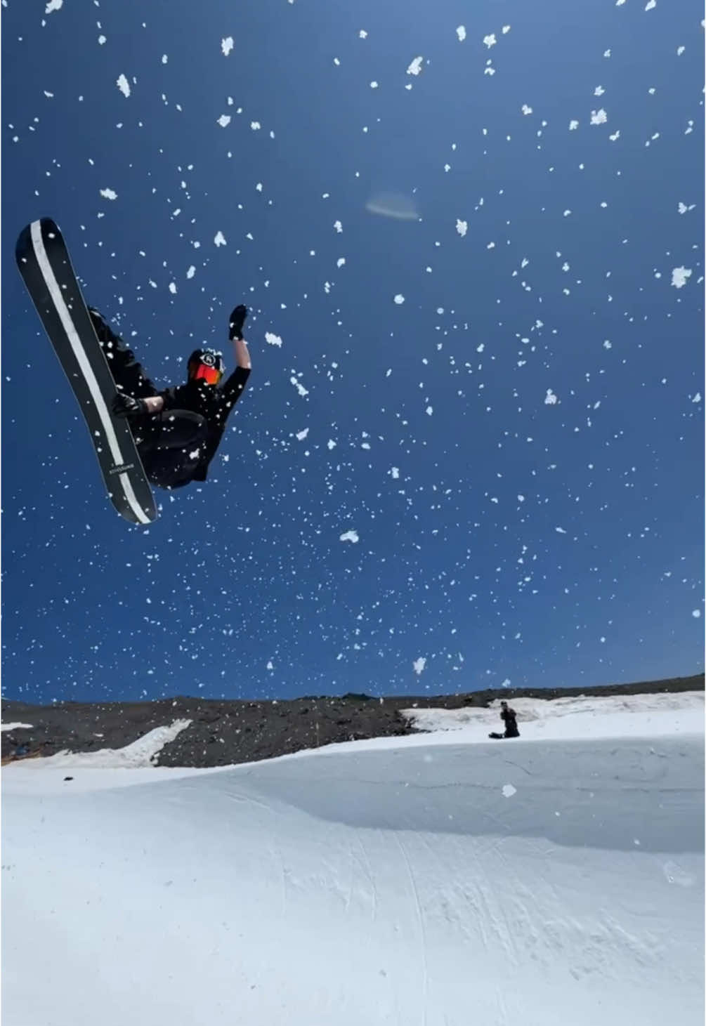 Summer Snowboard Camp 👌🏼  @Shaunwhite X @Toby Miller  #WHITESPACE #snowboarding #Summer #halfpipe #snowboard 