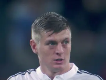 Como jogava fácil o tal de Toni kroos né ? quem ver até parece o futebol é simples 🤌🏻🧠 #tonikroos #editsdefutebol #reprisefc #lancesdefutebol #futebol 