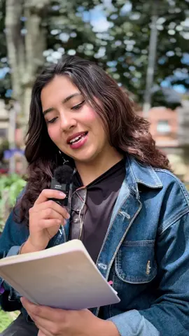 Hay amores que se sienten en cada estrella, en cada atardecer… Y este poema es para quien se convierte en el centro del universo sin siquiera saberlo. 🎙️ Voz: @_lu_ciernaga ✨ Poema: “A mi medida” – J. Wailen #poesía #poema #lecturaenvivo #amor #vozfemenina #literaturaromántica #frasesqueenamoran #tiktokpoético #amoresdelalma