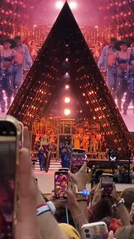 Pure Honey you will always be famous! #CowboyCarterTour #Beyoncé #CowboyCarterTourParis #Beyhive #fyp 