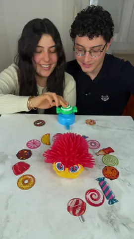 Viens jouer sneak a treat avec nous 😆🍬🍭🍩#jeuxdesociete #couple #fun #boardgames 