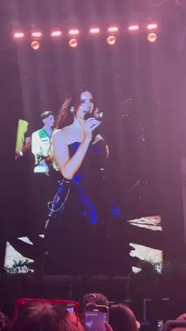 Cardiff night 1 (I was fighting for my life not to sing along and ruin this video hahaha) #lanadelrey #lanadelreytour 