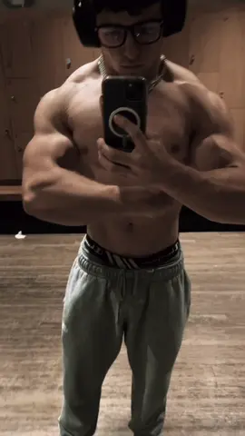 2008#gym #08 #foryoupage #gymmotivation #motivation #GymTok #aesthetic #shred 