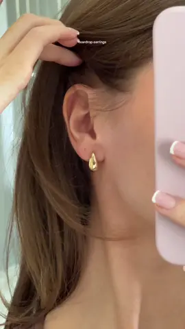 teardrop earrings in gold #earrings #teardropearrings #jewelry 