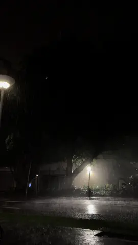 You left my world but not my heart❤️#batmannaansak #arabicsong #sherina #fyp #fypシ゚viral #foryou #rain #music #Love #life #emotions #aesthetic #vibes #australia 