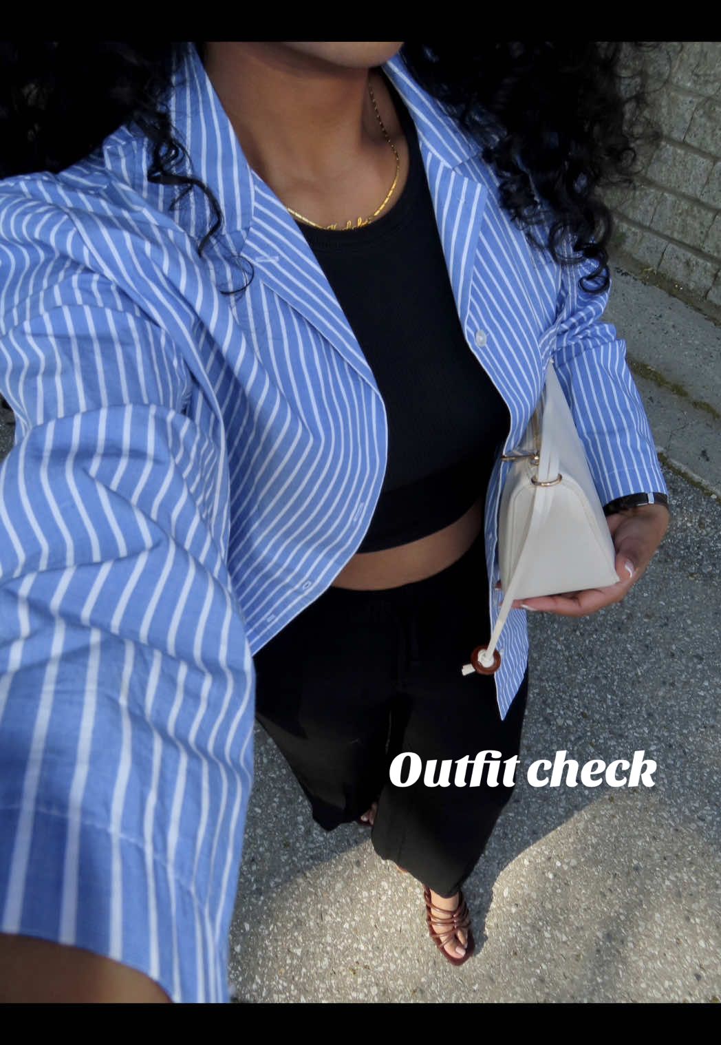 A little ootd moment - side note, I can live in flowy pants all summer long especially with this heat 🥹 #outfitcheckchallenge #summeroutfits #flowypants #outfitcheck #minimalstyle 