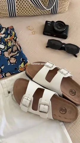 Summer essentials - comfiest sandals #sandals #sandalseason #summeressentials #summershoes #summeroutfits #summeroitfitsinspo #shoecheck #corksandals 
