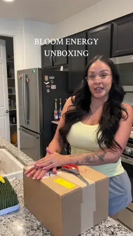 Yall these are going to the top of my energy drink rotation 😍 @Bloom Nutrition  #bloompartner #bloomenergy #sahmof2 #sahmlife #unboxing #energydrinks #momlifebelike #momof2 
