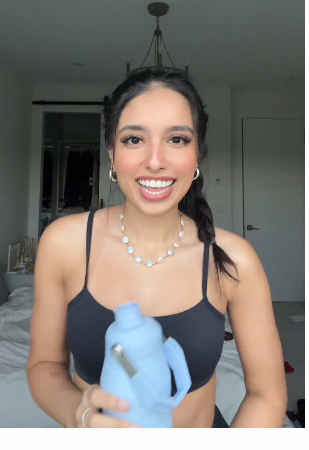 my preworkout is making tiktoks & walking around with my water bottle like i’m on love island 😌 #OOTD #workoutootd #gymfit #tiktokaudios  #creatorsearchinsights 