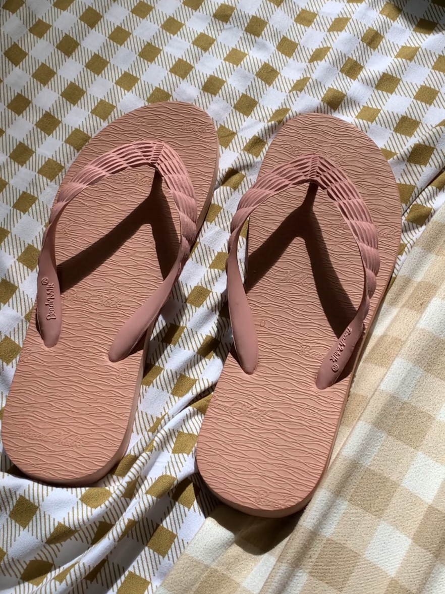 Beach walk original available in pastel colors 💓 #slipper #slippers #beachwalk #beachwalks #beachwalkoriginal #slipperforwomen #slippersformen #fyp 