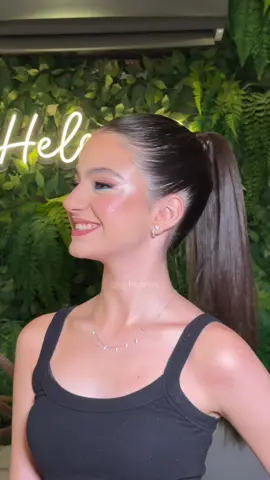 QUEEEEEM ama um bate papo??? Nesse perfil aqui é o que vcs mais gostam né?! Maquiagem feita na DIVA @valenn para um aniverrr de 15 anos que ela usou um vestido belíssimo azul royal 💙 arrasamos na make 😍 @Clinica Helenas 