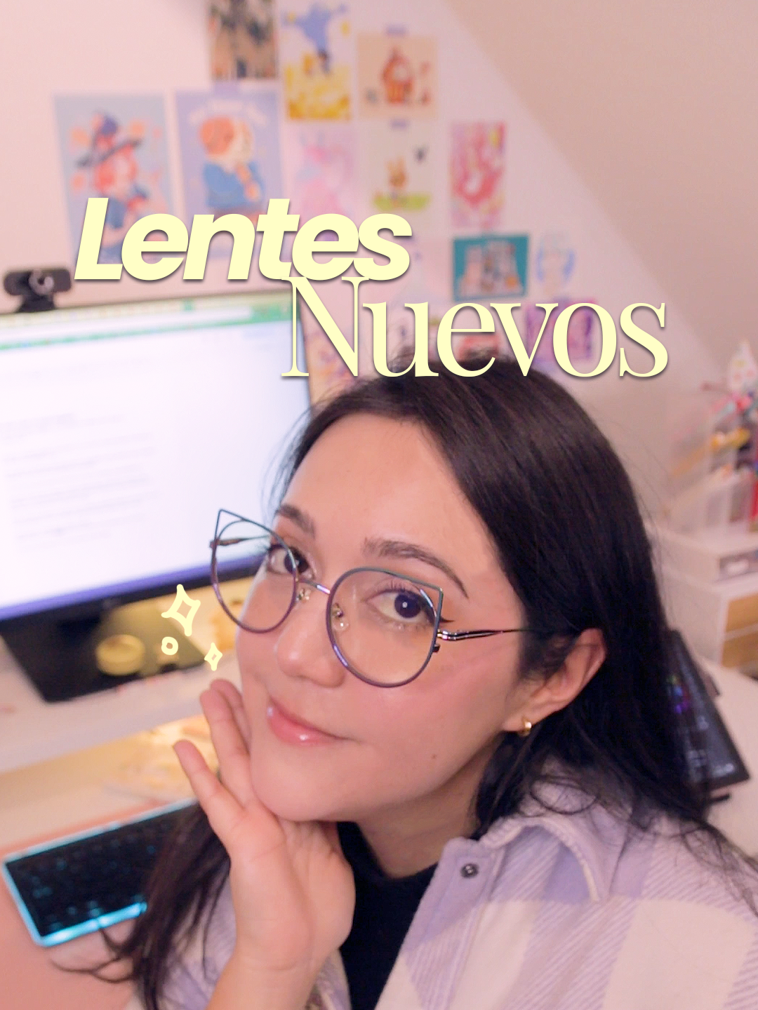 Paso muchas horas frente a pantallas... y mis ojos ya sienten el paso del tiempo 🫠 Por eso me recomendaron usar lentes para el computador y así poder cuidarlos mejor 😎. 🪄 Gracias al cupón DM50 puedes obtener tus marcos de lentes por la mitad de su precio. El modelo que elegí es el Fiona23516, está en www.firmoo.cl y pueden pedirlos directo a tu casa 🏠 y subir su prescripción óptica.  Les dejo el enlace en mi perfil. Gracias a @firmoo_cl los lentes llegaron súper rápido! #lentes #firmoo #opticasfirmoo #lentesgraduados #anteojosfirmoo #lenteschile #firmoochile