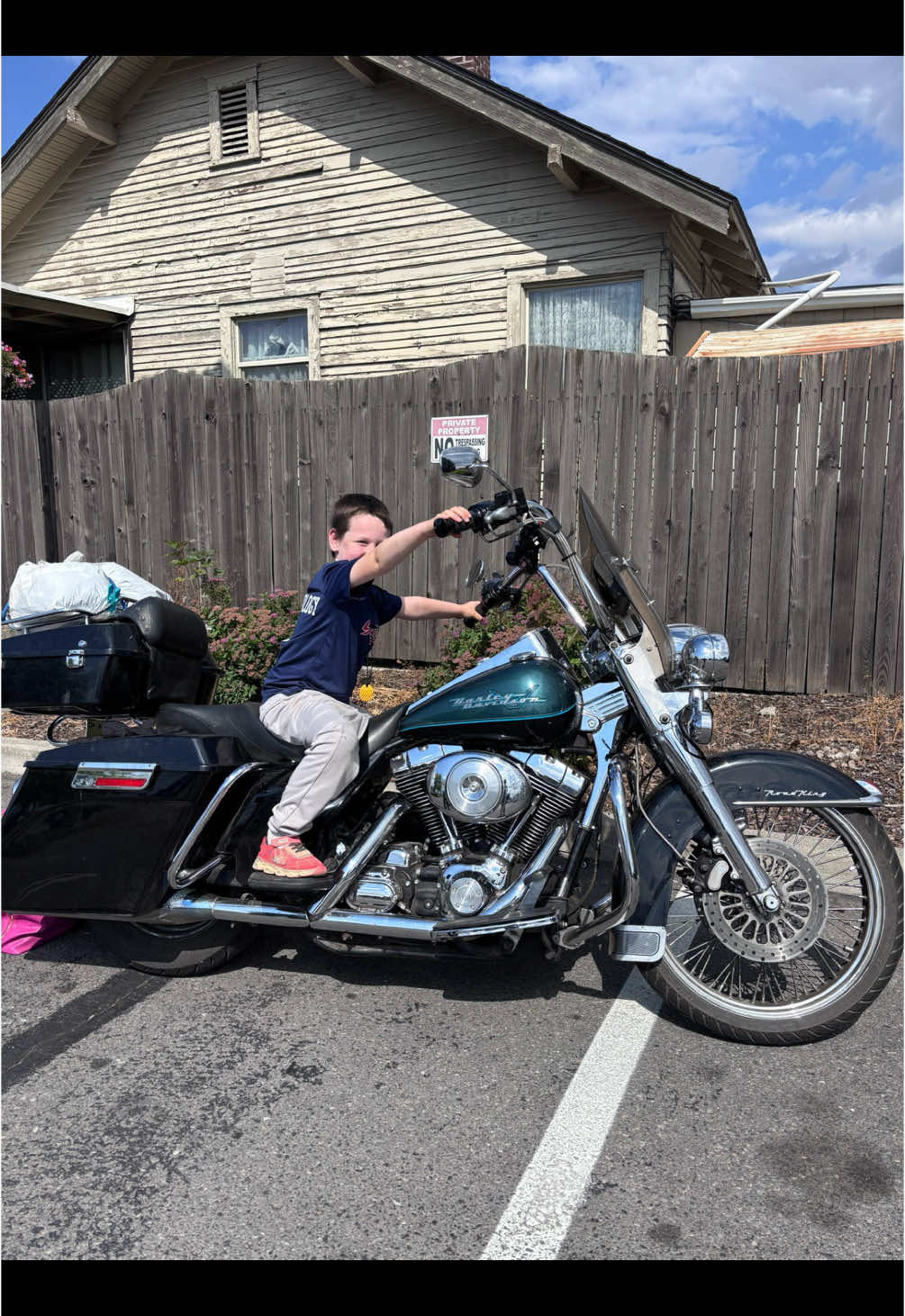 Another day, another sticker. And this time, it was a lady biker! Cookie Monster and Mama both were in awe at her pink bag with her green bike- thank you for being part of the ripple of kindness Lynn💙🍪 #creatorsearchinsights #autismawareness #autismacceptance @Harley-Davidson #harleydavidson #bikersoftiktok 