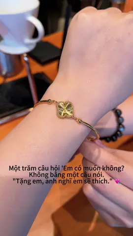 Chiếc vòng may mắn này đẹp đến mức ai nhìn cũng muốn sở hữu – Đeo lên là vừa xinh lại vừa hên luôn nha! ✨ 🥰#ClassyGirl#bracelet#goldbracelet#pinkbracelet#quatangbangai#vongtay #co4la #jewelry#phukienthoitrang