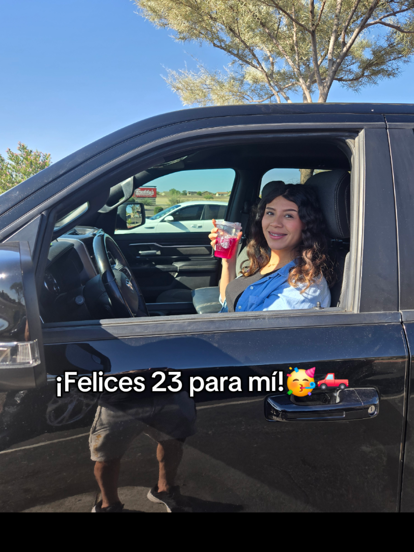 Vámonooos, a dónde los llevo??🤠💖 Pude esperarme cualquier cosa, esa troca la vi hace 1 mes cuando lo acompañé a mirar unos carros, en mi carita se me miraba que me habia gustado mucho, no esperaba que hubiera puesto tanta atención en mí🥹❤️🛻 #novios #regalos #maternidad #cumpleaños #ram2024 #viraltiktok #fypage #23y61 @🌹👑Rey&Maria👑🌹 @Platano Oficial 