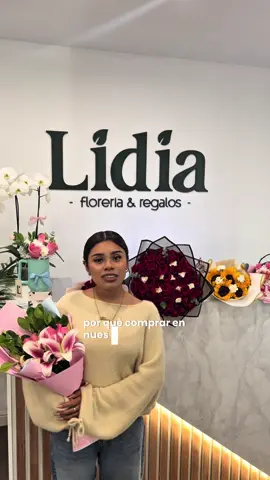 La mejor opción definitivamente 🤷‍♀️ #regalodepareja #desayunosorpresa #detalles #lidiafloreria #flores #ramobuchon #rosas 