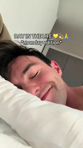 in case anyone cares, happy monday ☺️ #dayimmylife 